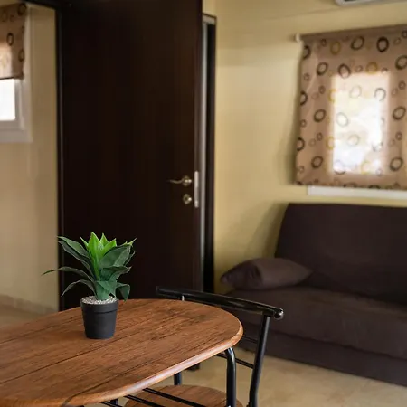 公寓 Cozy Garden Near The